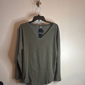 Koncle Olive Green V-Neck Top. NWT  Size Large ♥️